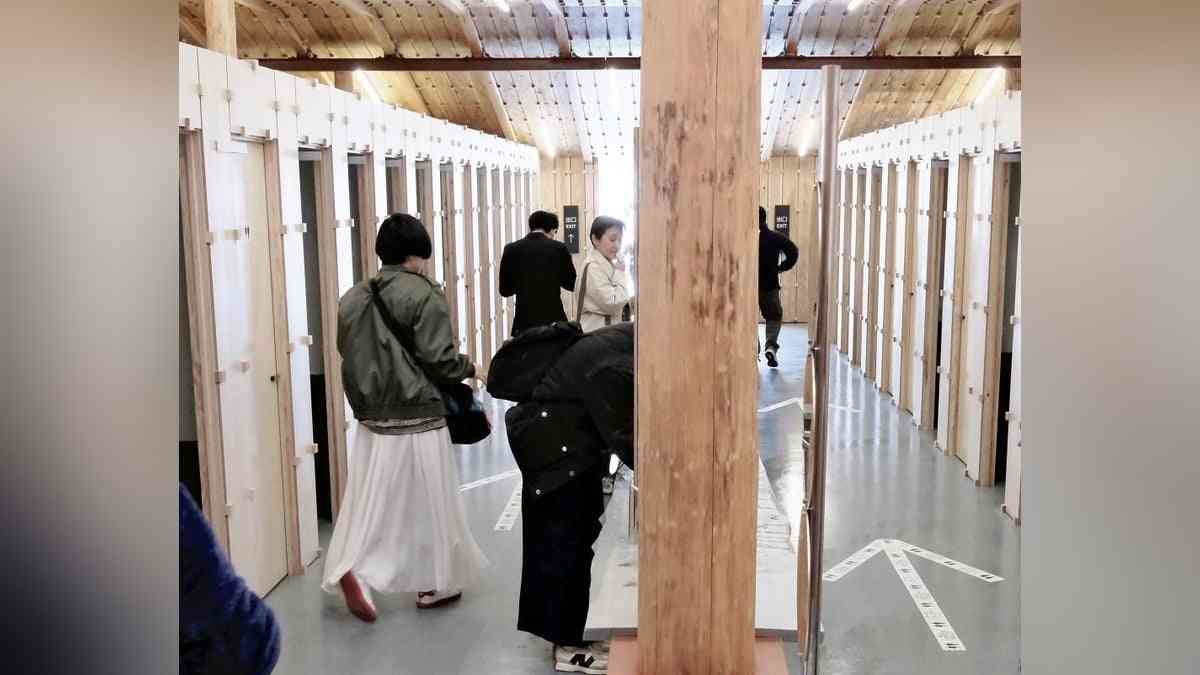 女性トイレの長い行列、大規模イベントの改善求め政府が緊急通知…男性用の一時転用も : 読売新聞