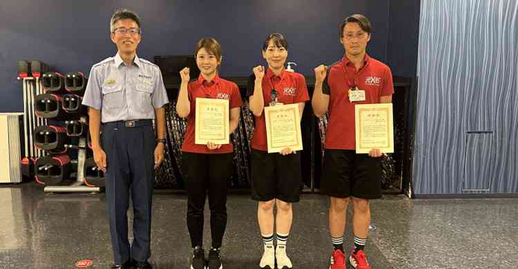 横浜　トレーニング中に心肺停止、ＡＥＤで命を救ったジムの５人を表彰 | カナロコ by 神奈川新聞