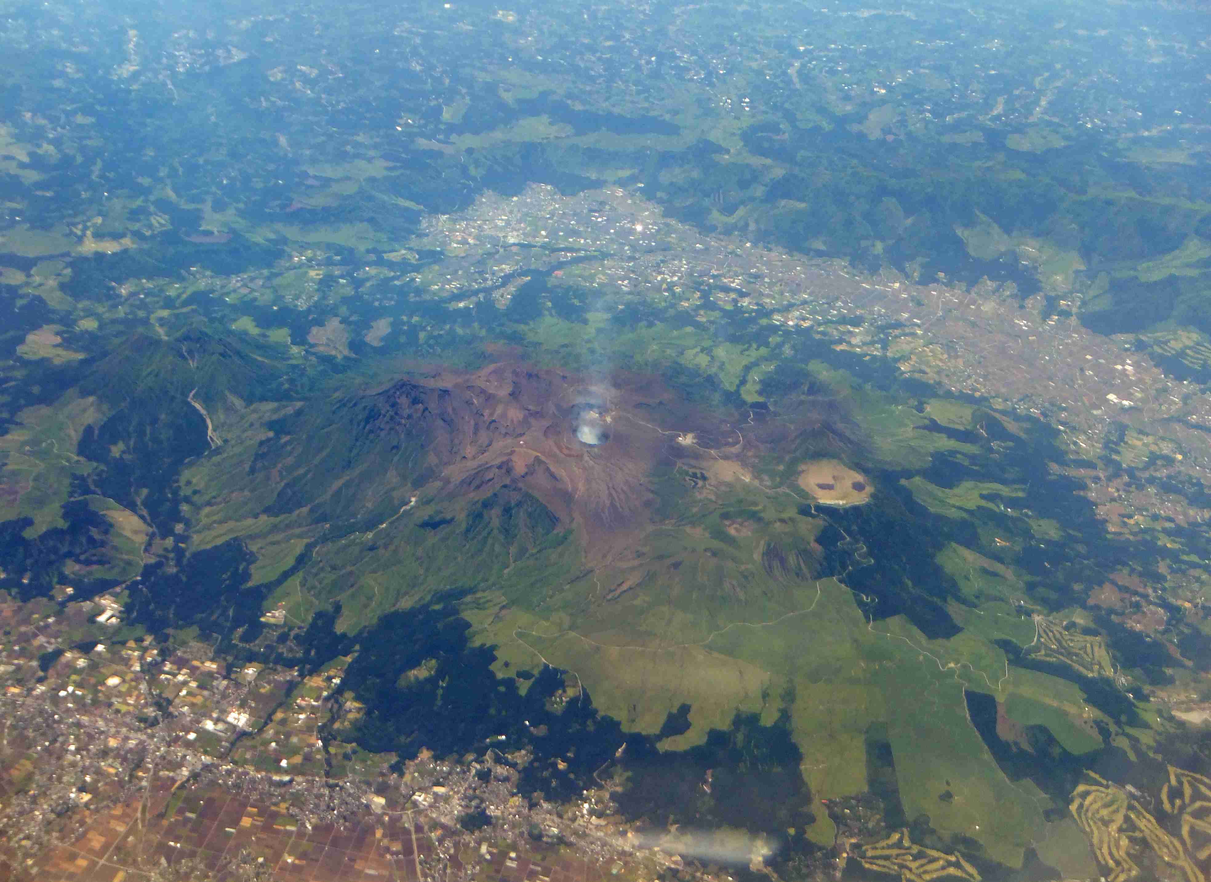 阿蘇山、警戒レベル2に引き上げ　火口から1キロ範囲で噴石や火砕流恐れ