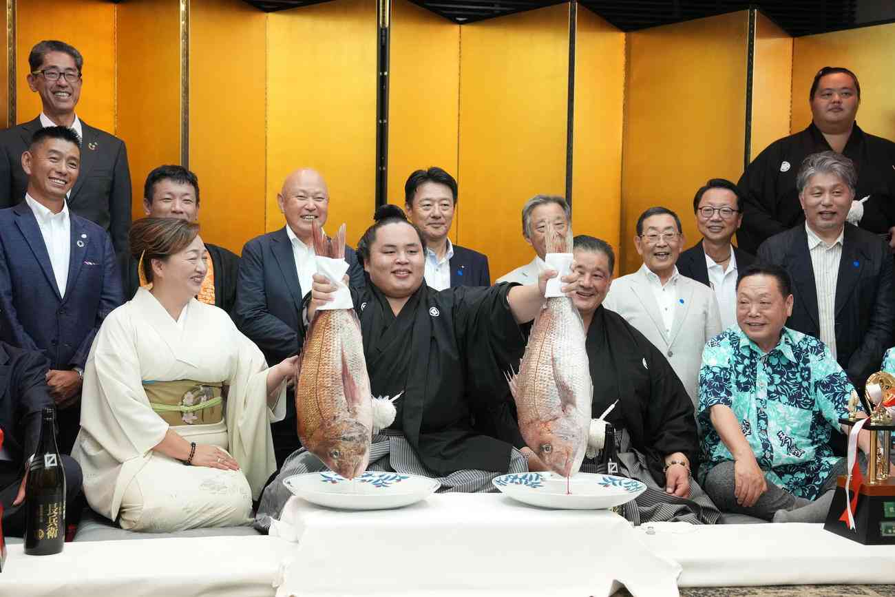 平幕の琴勝峰が初優勝「上に上に、三役、その先も見据えてやっていきたい」大関とりも視野 - 大相撲写真ニュース : 日刊スポーツ