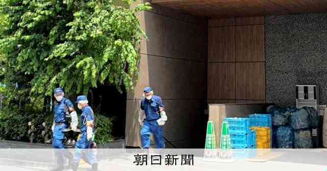 新宿のマンションに男性遺体、遺棄容疑で男を逮捕　撮影関係の部屋か：朝日新聞