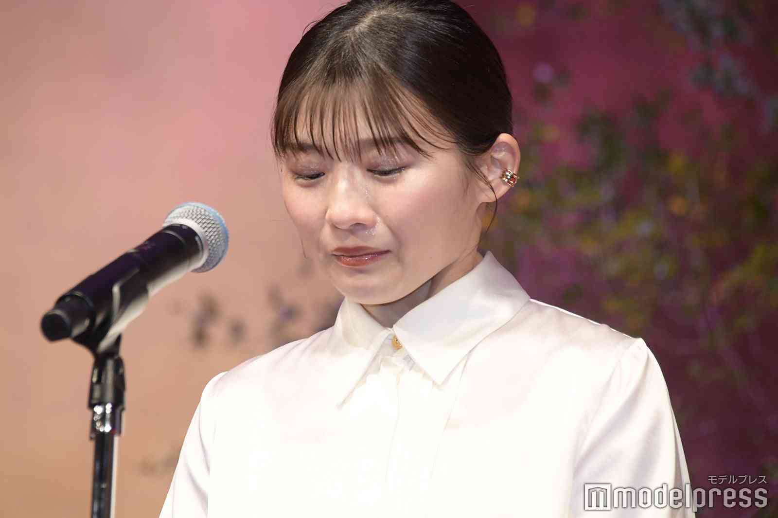 伊藤沙莉、涙で登壇「虎に翼」森田望智＆土居志央梨のスピーチに感極まる【第51回放送文化基金賞】 - モデルプレス