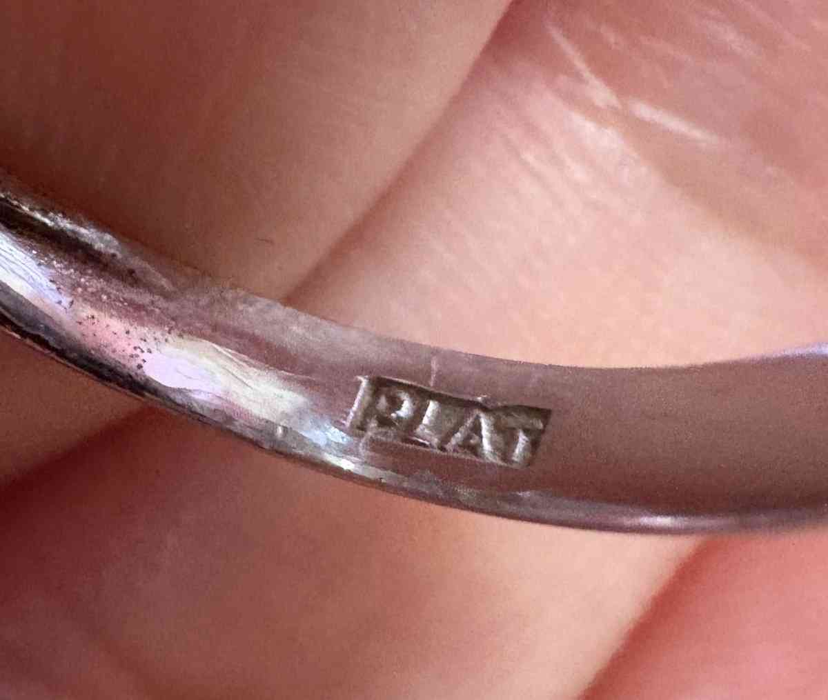 メルカリでシルバー製だと思って買った翡翠らしき指輪、もしやと思い鑑別に出した結果がこちら「なぁーにぃぃぃ!?」
