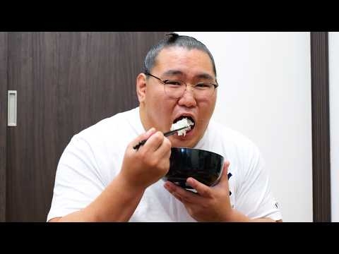 Hoshoryu EATS Chanko, Pork Hotpot&Hokkaido’s Chanchan-Yaki After Training (Sumo Foods)