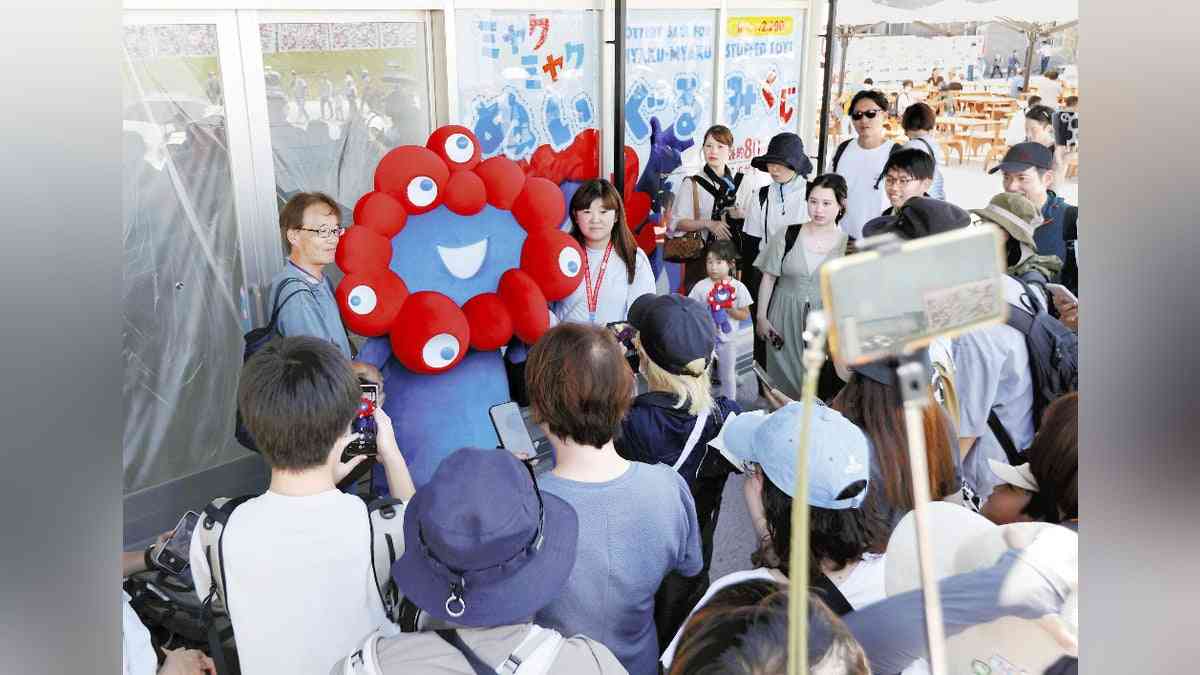 大阪万博:ミャクミャク、なぜ人気？心理学者ら分析…「気持ち悪い」から一転「本当は優しいヤツ」との声も : 読売新聞