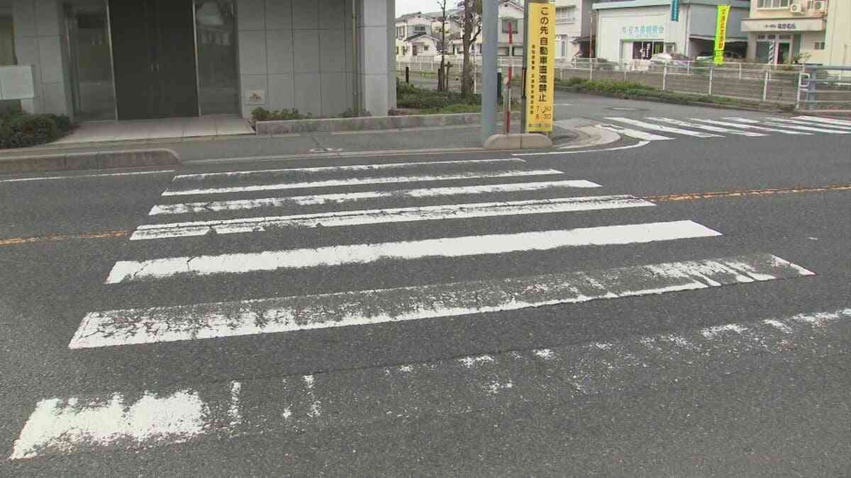 横断歩道を渡る途中車にはねられ約2か月意識不明の重体…男子小学生が意識回復　はねた男(74)は事故3日後に高校生をひき逃げ、その後も無免許運転…3度も逮捕