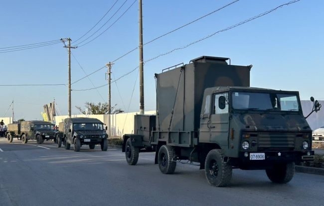 石垣への陸自配備、駐屯地への車両搬入を開始　ミサイル発射機など200台、石垣港から公道を使用　沖縄 - 琉球新報デジタル