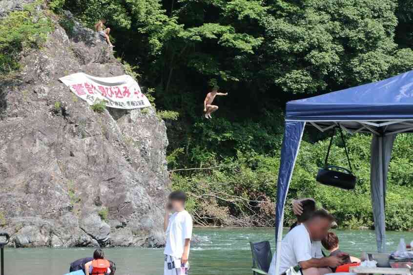多摩川で「水難事故」多発のリアル　外国人が「飛び込みキケン！」の看板から続々ダイブ 　「浮いて待て」は通用しない