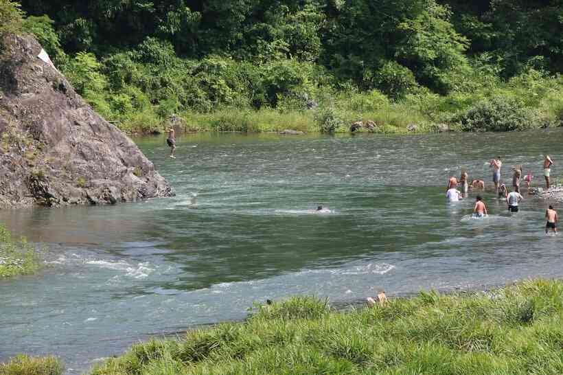 多摩川で「水難事故」多発のリアル　外国人が「飛び込みキケン！」の看板から続々ダイブ 　「浮いて待て」は通用しない