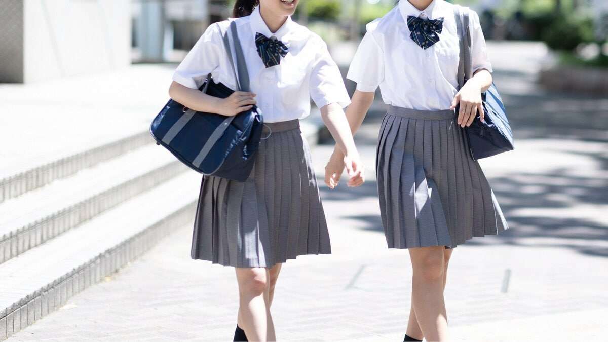 「女子校出身者は自己肯定感が高い?」SNSで“女子校あるある”が話題…「“変な男”に引っ掛かる」「女友達との物理的な距離感が近い」Z世代に聞いた本当の実態  | 集英社オンライン | ニュースを本気で噛み砕け