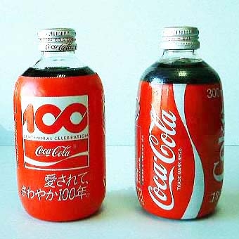 懐かしいパッケージを貼るトピ