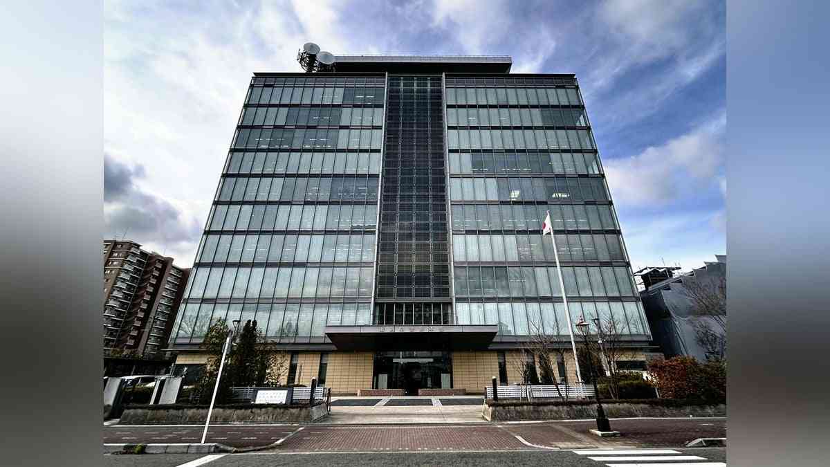 赤信号で横断を注意し口論の警部補「勝手にしろ」「バカたれ」と発言…男性が侮辱容疑で刑事告訴 : 読売新聞