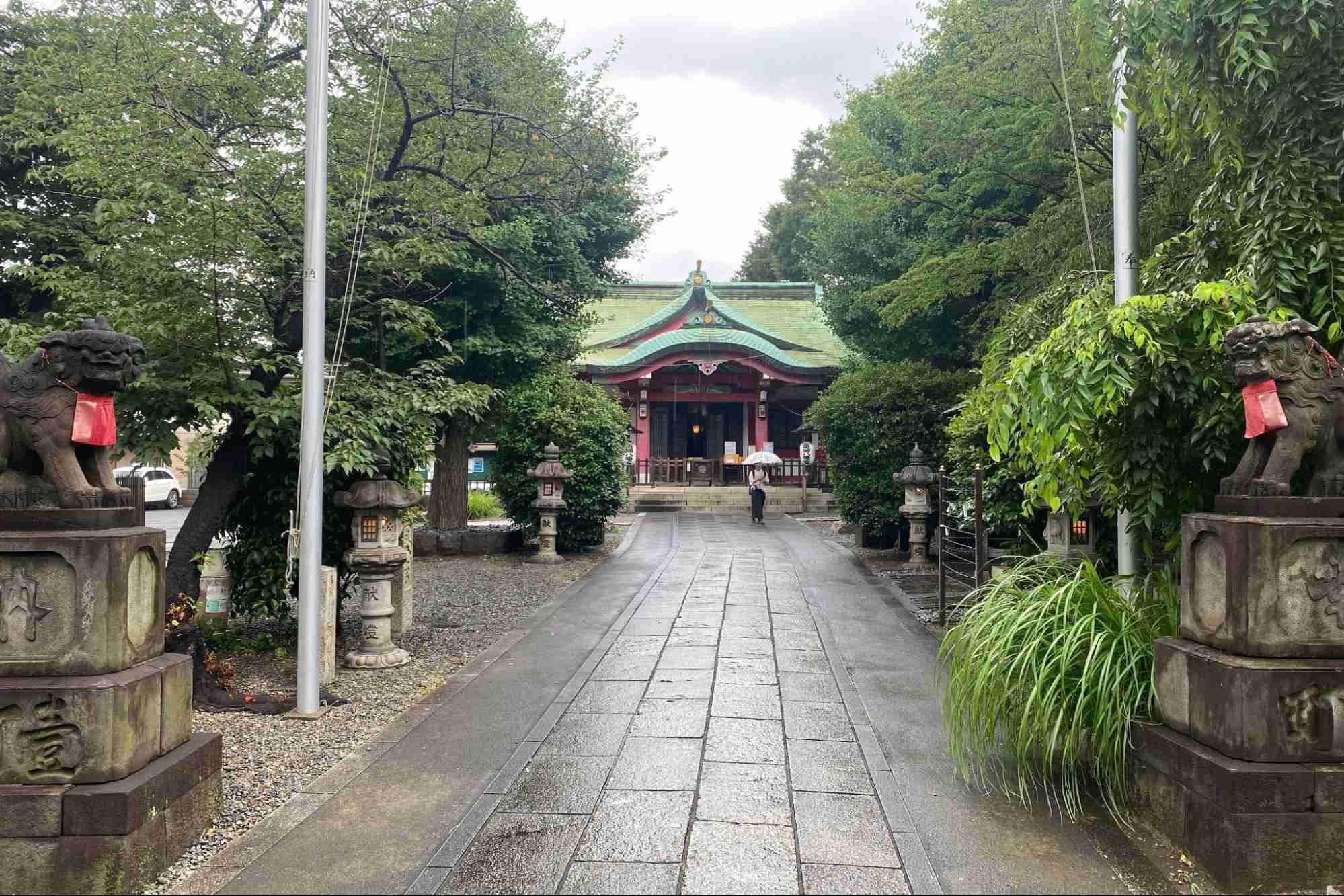 出禁か受け入れか…ペット参拝に揺れる神社界　「動物は悪くない」受け入れる宮司の思い