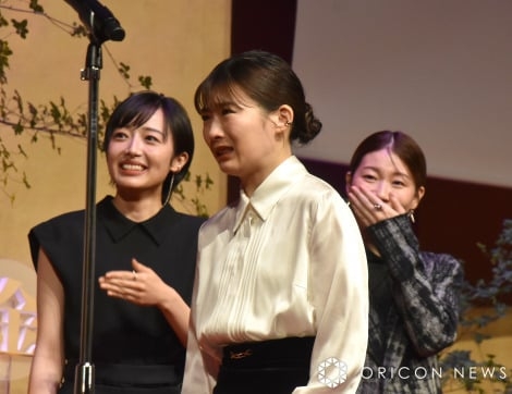 伊藤沙莉、登壇0秒で号泣 「放送文化基金賞」のドラマ部門で最優秀賞 森田望智&土居志央梨の話に涙止まらず