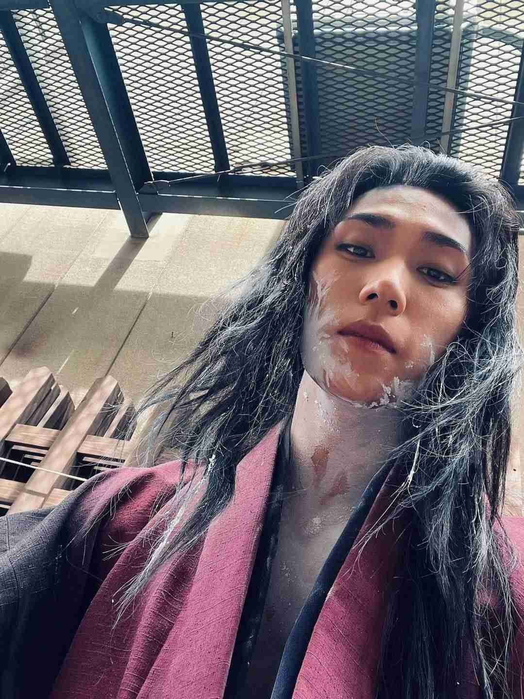 「本当にこれ全部同じ人?」凄腕刺客演じた早乙女太一のざんばら髪ショットが話題「表情管理ウマすぎません?」「生気が無い表情すごい」