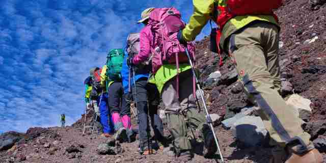 「問題はインバウンドよりも日本人のほう」外国人登山者の遭難多発で“救助有料化”議論も…山岳事故が相次ぐ「根本的な課題」とは | 弁護士JPニュース