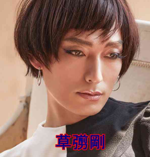 冨永愛43歳、ガチ異次元スタイルの水着姿に...「ホンモノのマーメイド」「ますますお美しい」