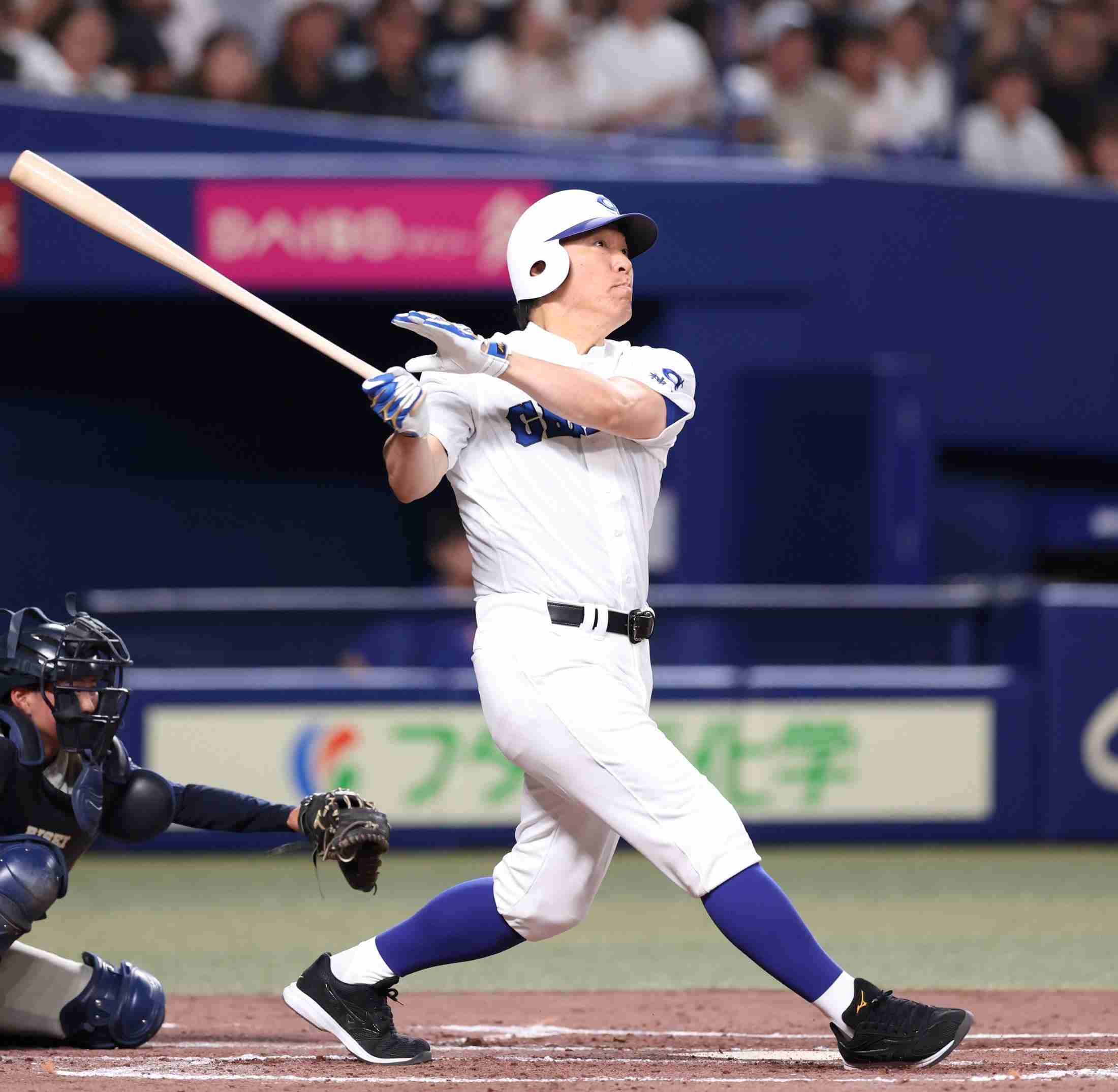 バンテリンＤ騒然　松井秀喜氏が特大アーチ　５１歳がまさかの確信歩き＆バット投げの一撃「自分が１番ビックリ」　イチロー氏も大喜び（デイリースポーツ） - Yahoo!ニュース