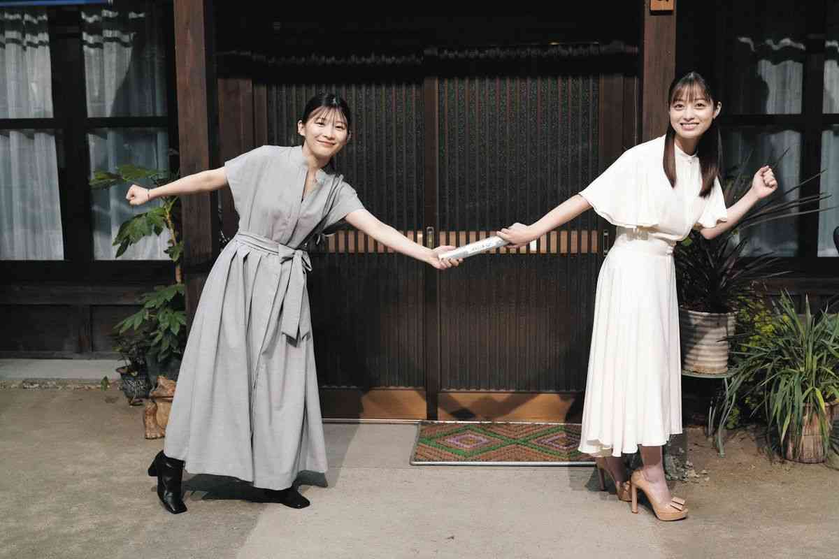 『虎に翼』から『おむすび』へバトンタッチ　伊藤沙莉＆橋本環奈、恒例のプレゼント交換「エモい気持ちに」「始まるんだな」：中日スポーツ・東京中日スポーツ 