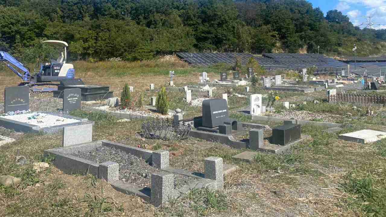 外国人、勝手に埋葬する「闇土葬」横行　SNS「死体遺棄では」｜ニフティニュース