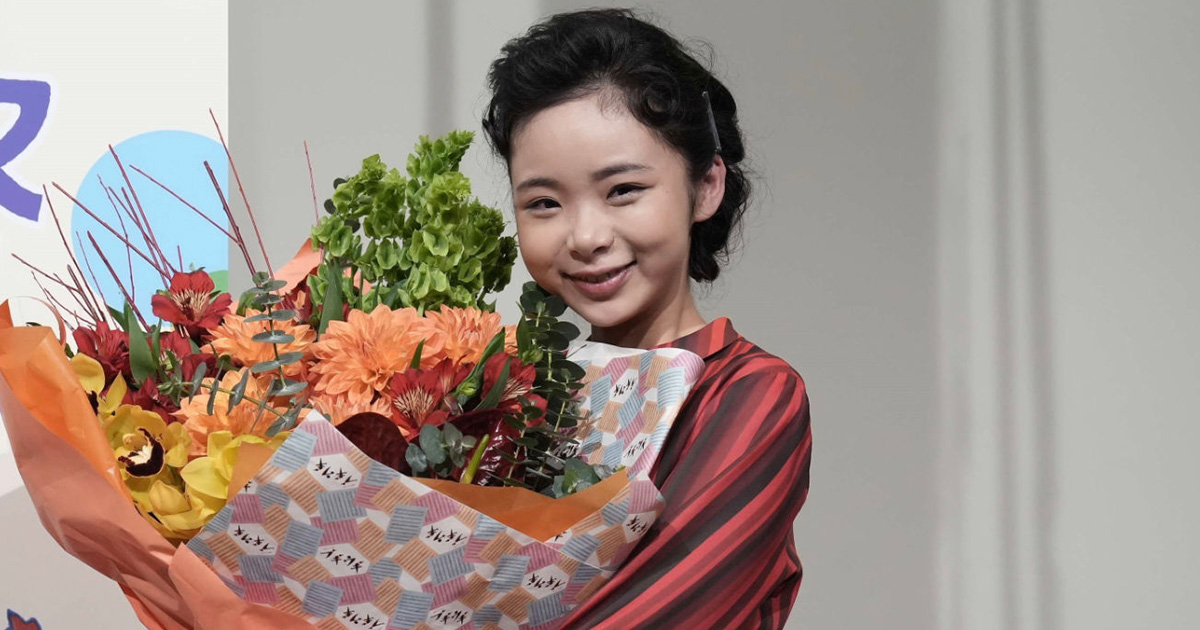 趣里　“共演者と食事に行かない”ストイック女王が何でも相談する「元AKB48女優」 | 女性自身