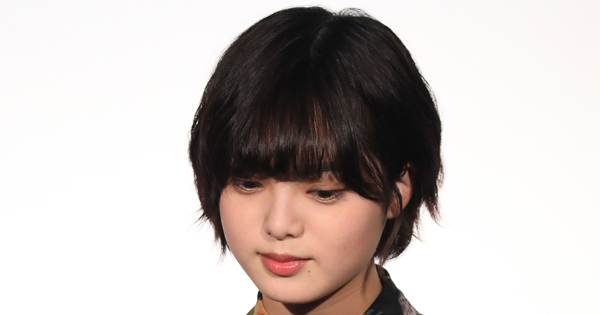 「タトゥー入れたん？」元欅坂・平手友梨奈　右腕に「前衛的な絵柄」発見もファンが好意的なワケ | 女性自身