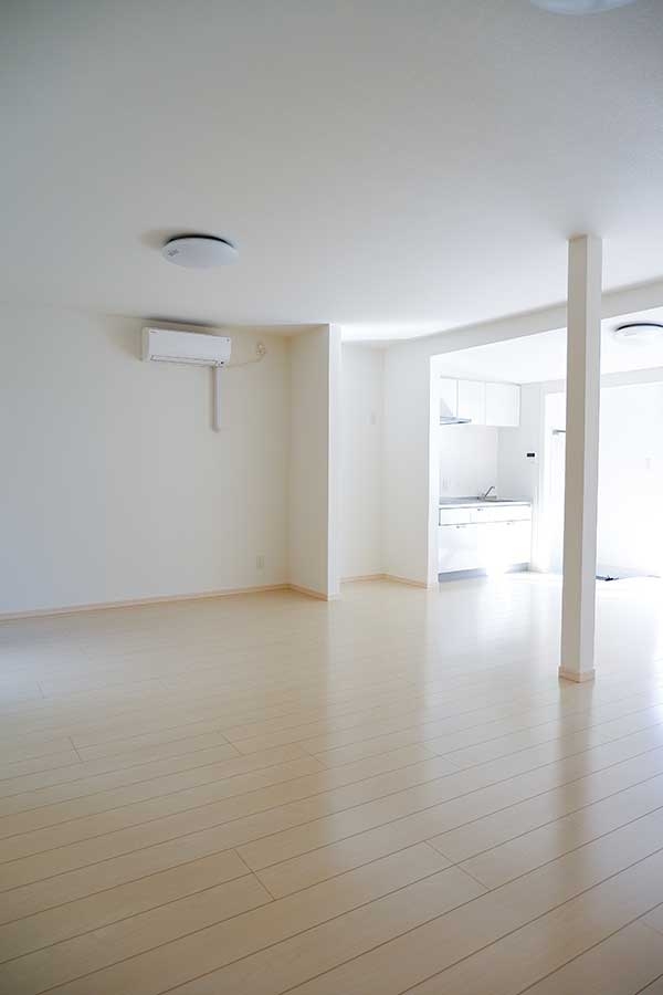 わずか730万円で購入した東京23区の2DK　「お化け屋敷みたい」が一変　驚きのビフォーアフター