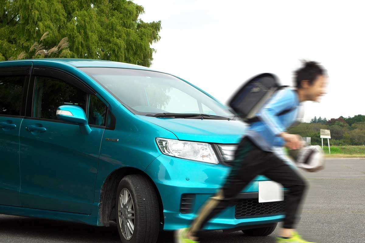 スーパー駐車場で走る子ども、鬼のように叱る母親に警備員が近寄って…「お手本のような方」絶賛続々 | ENCOUNT