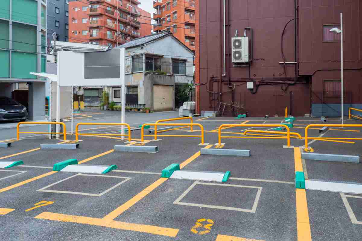 ”1日最大1200円”と表示されていた駐車場。お盆の帰省中、3日間利用したところ「2万円」に…なぜ「3600円」じゃないのでしょうか？|ファイナンシャルフィールド|﻿その他暮らし