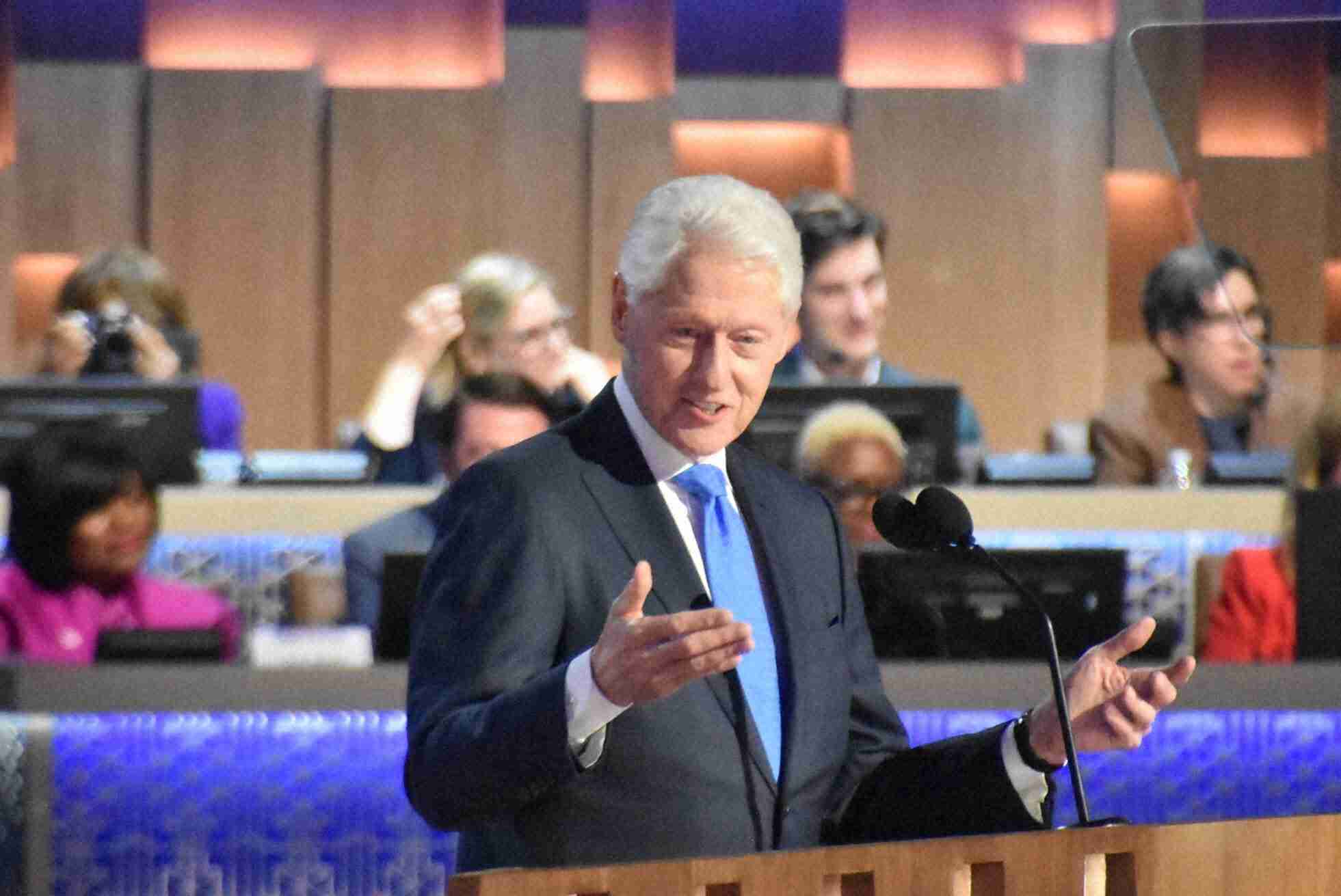 米下院委、エプスタイン氏の事件調査でクリントン夫妻らに召喚状（毎日新聞） - Yahoo!ニュース