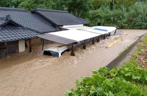 「生きた心地しない」寝静まる街を襲う猛烈な雨　市街地は短時間で冠水　崩れた土砂が民家を飲み込む…【鹿児島大雨】 | 鹿児島のニュース | 南日本新聞デジタル