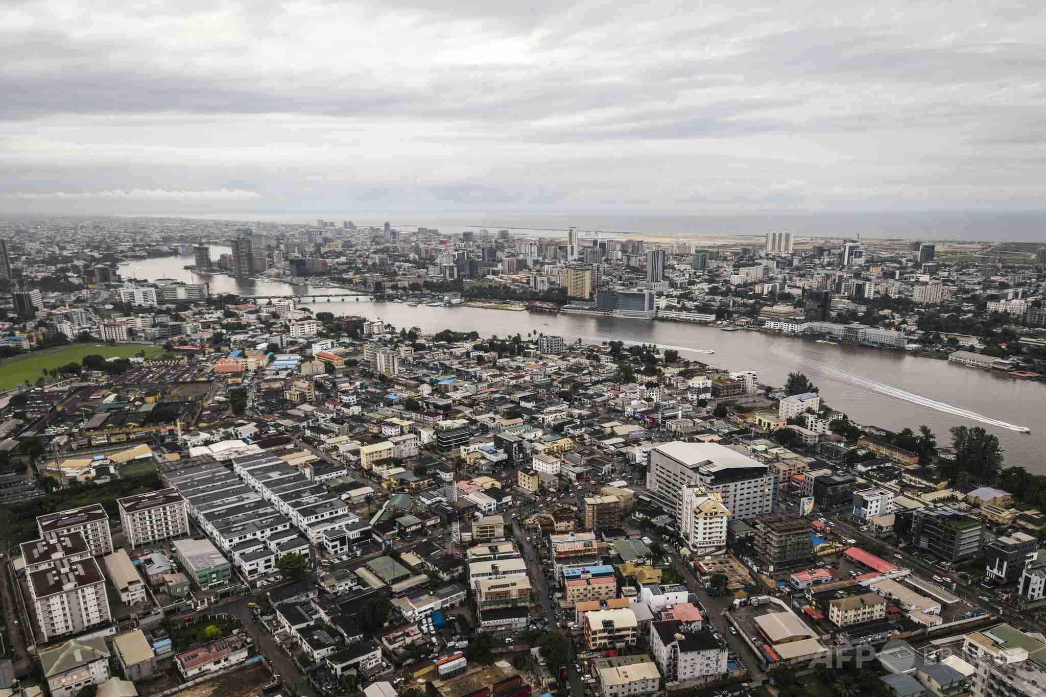 ナイジェリア、中国人詐欺師60人を強制送還（ＡＦＰ＝時事） - Yahoo!ニュース