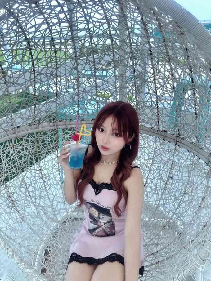 【辻希美・長女】希空「沖縄来たー！！」ピンクのキャミソール姿で　ビーチからグルメまで　南国リゾートライフ満喫