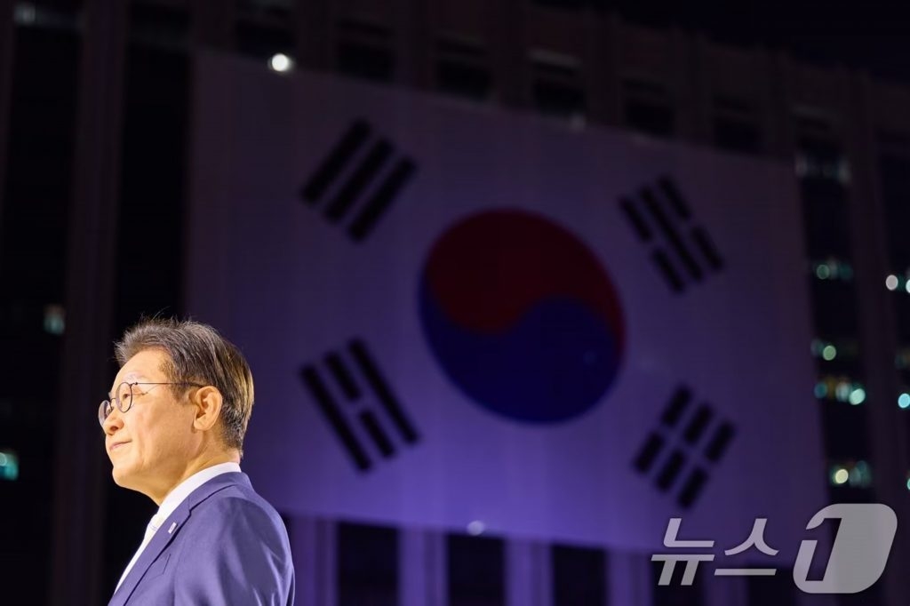 韓国・李在明大統領支持率、就任以来最低水準…40代・首都圏で大幅下落、与党も30％台に（KOREA WAVE） - Yahoo!ニュース