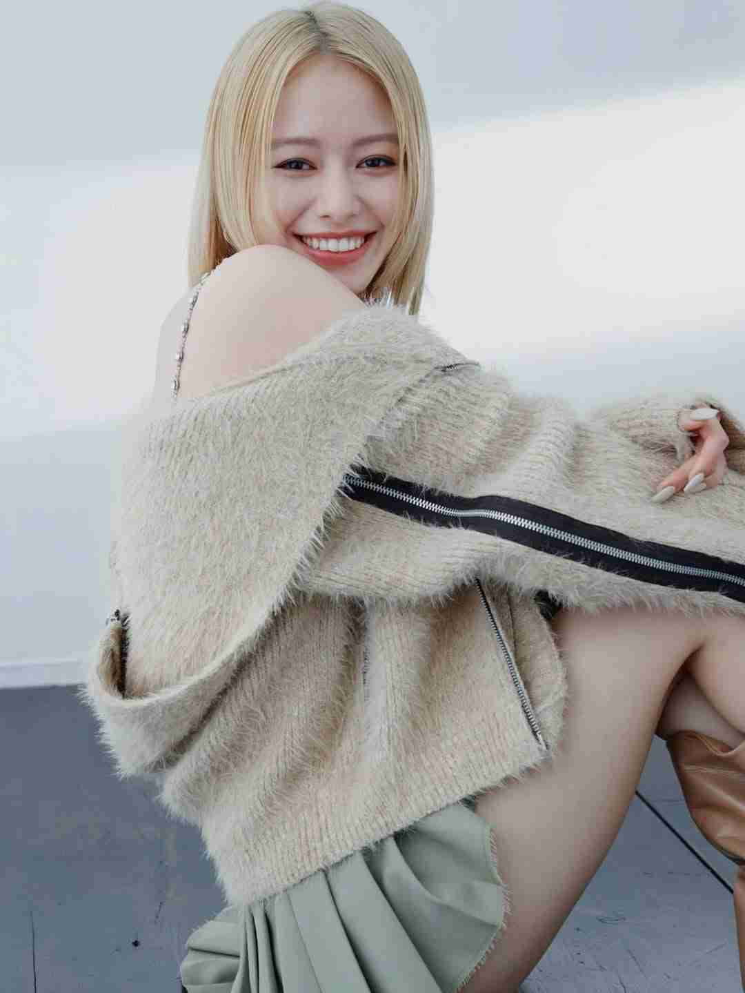 山本舞香　ミニスカから覗く美脚にファンもん絶「見惚れました」「天才すぎる」「鬼可愛い」の声