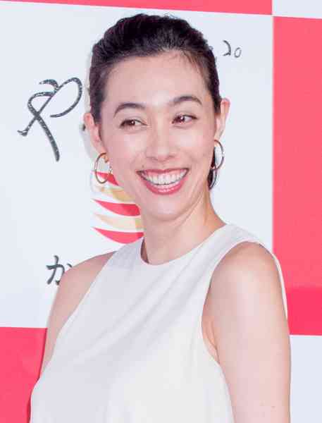 吹石一恵「仕事しないのが妻の仕事」と福山ファンから批判｜NEWSポストセブン