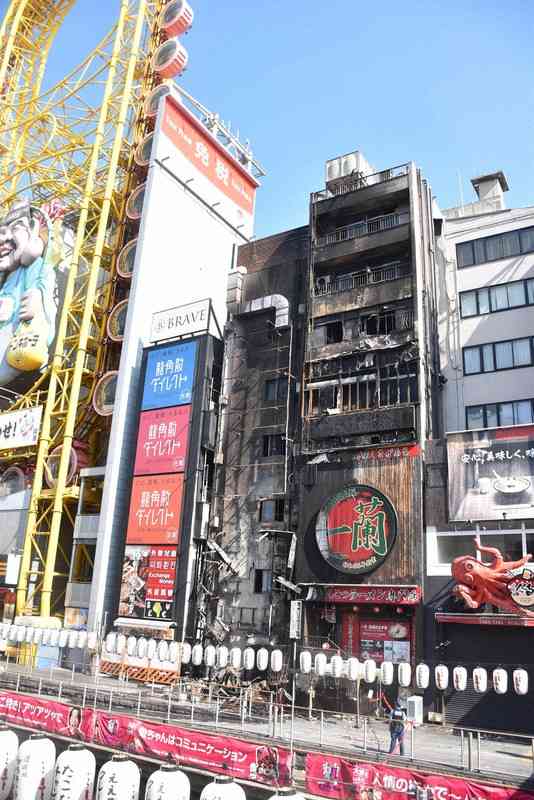 道頓堀火災ビル、消防が違反指摘　避難訓練未実施、隊員2人死亡