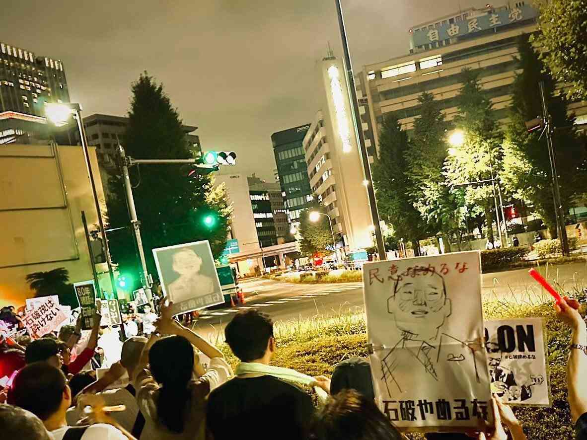 「父は統一教会の信者でした」“ネトウヨ”だった高校時代→大学で思想に変化…29歳元俳優が明かす、“石破辞めるなデモ”を主催した経緯（文春オンライン） - Yahoo!ニュース