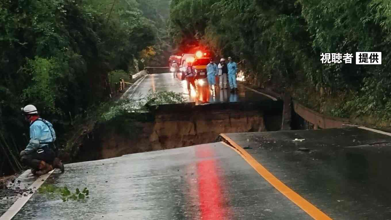 大雨で道路陥没 車3台巻き込まれる 石川・七尾市の国道249号