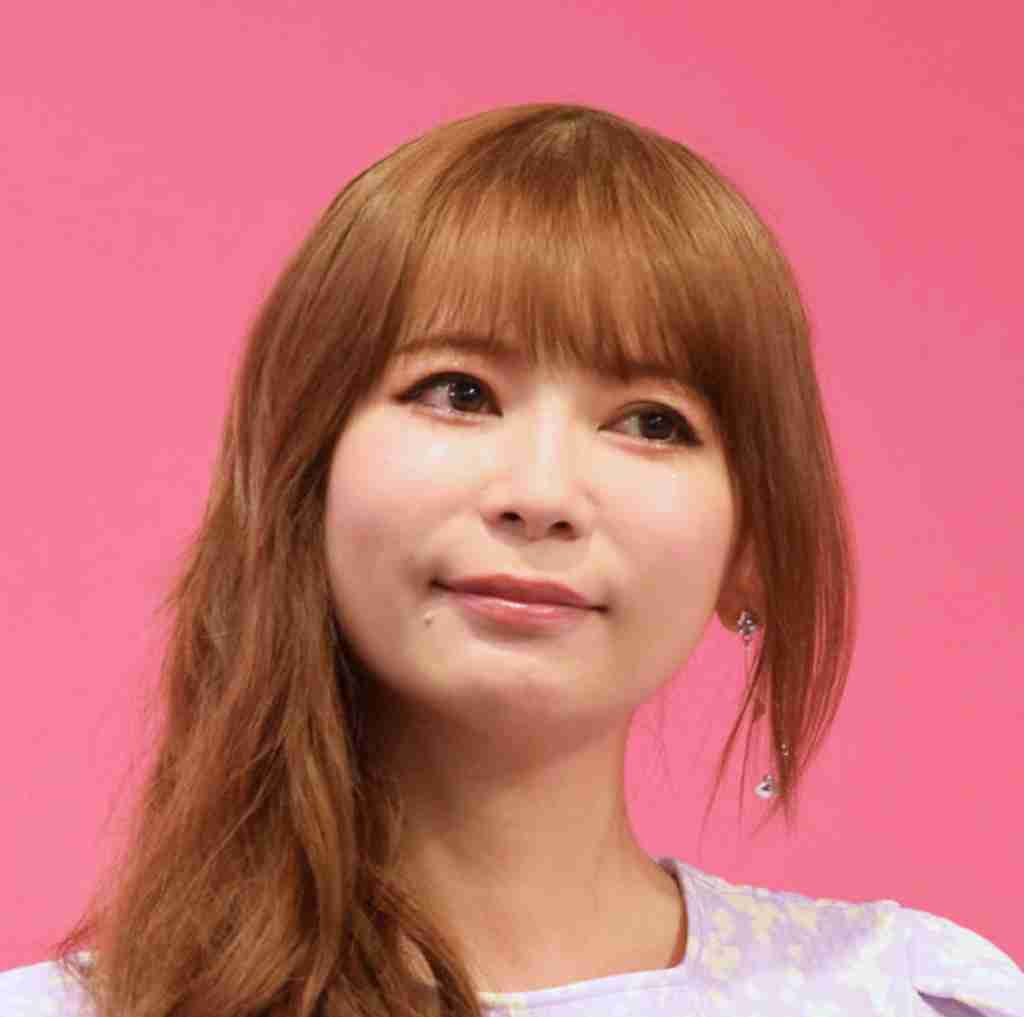 双子妊娠中の中川翔子「またでっかくなってません、、？風船みたい」大きなおなかを抱える姿披露
