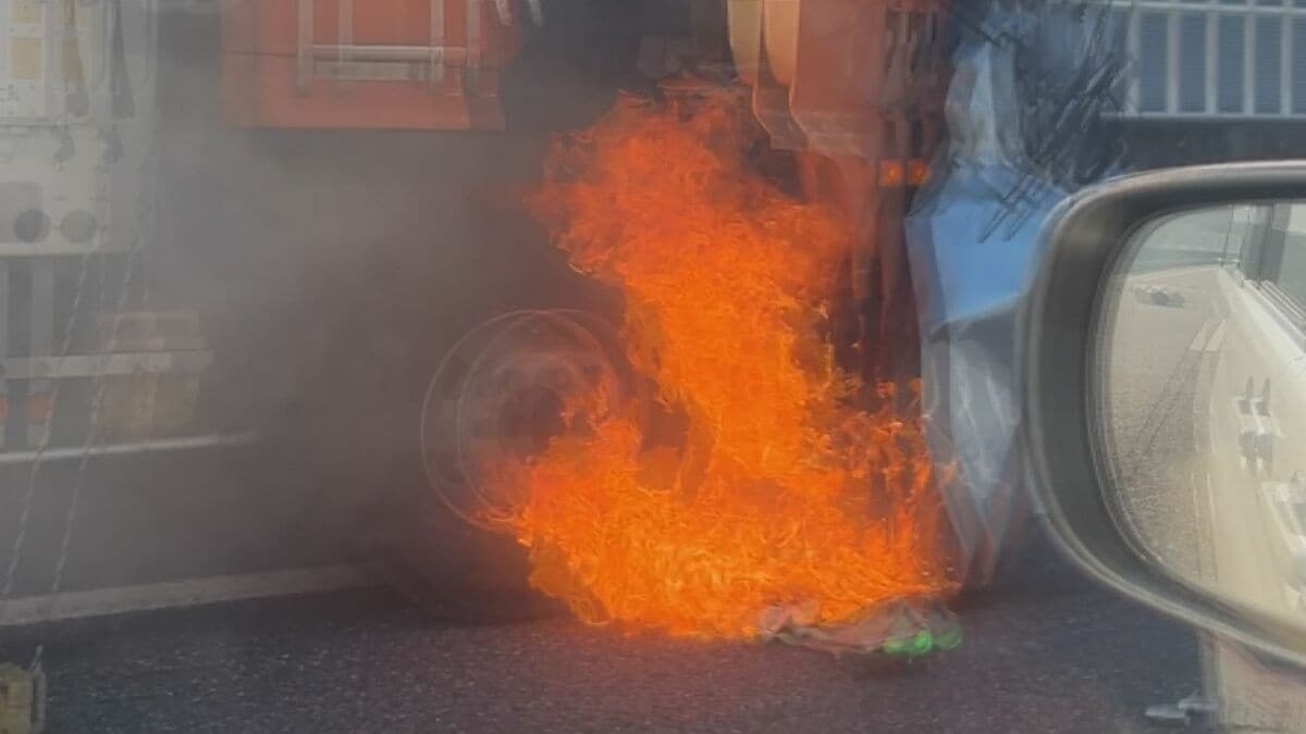 死亡したのは福岡県の女子大学生2人・・・山陽道４台絡む事故　トラック衝突で潰れた軽乗用車内で焼死（山口） | TBS NEWS DIG