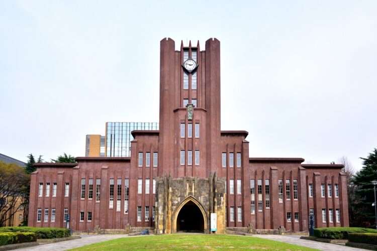 東大ほか有名大学の「卒業証書偽造」裏ビジネスに中国人業者が暗躍　利用者は中国での就職活動を有利に進める目的か、東大は「事実であれば遺憾」とコメント（マネーポストWEB） - Yahoo!ニュース