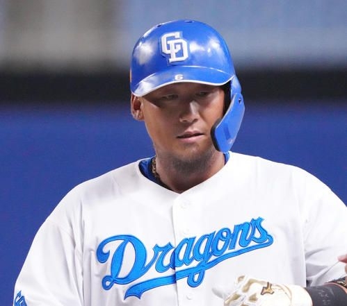 中日ドラゴンズ・中田翔を登録抹消…3打席で2軍降格