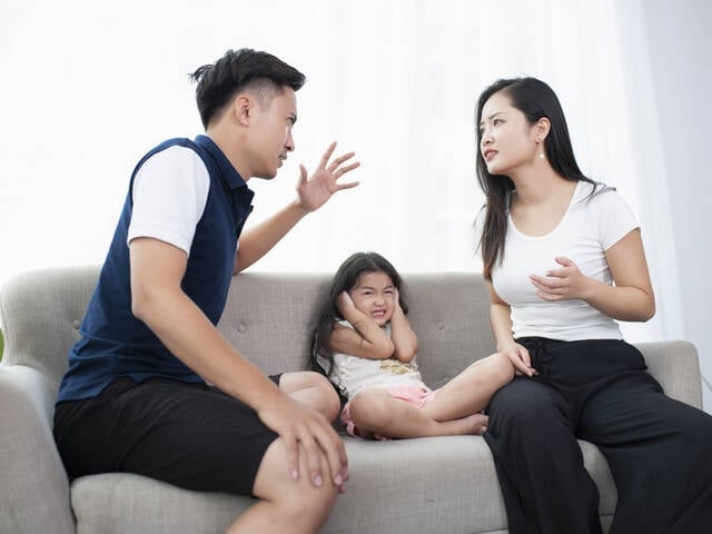 「“見ていただけ”でも子どもの脳は壊れる」医師が警鐘を鳴らす、親の夫婦喧嘩が子どもに与える深刻すぎる影響（with online） - Yahoo!ニュース