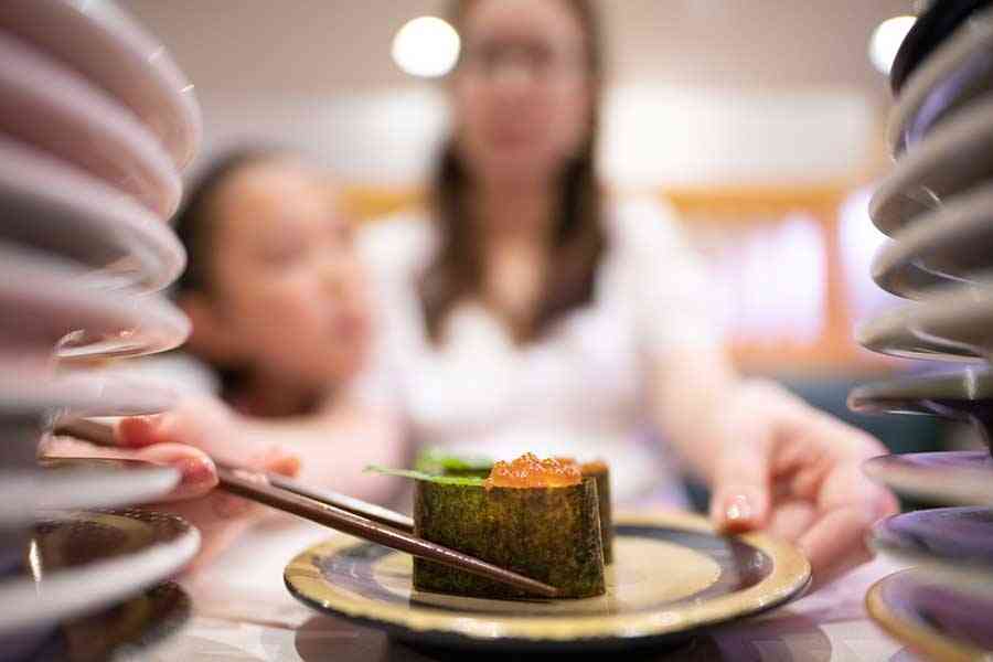 「すごい神経してんな」　回転ずしで迷惑騒ぎの子どもだけボックス席、店員の注意に母親が非常識言動…怒り殺到
