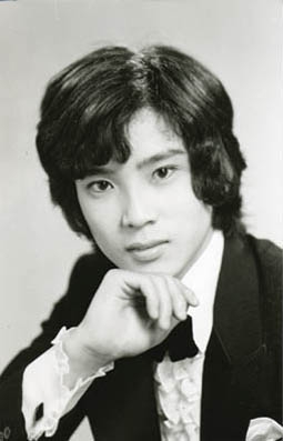 鋭い目つきの人が好き