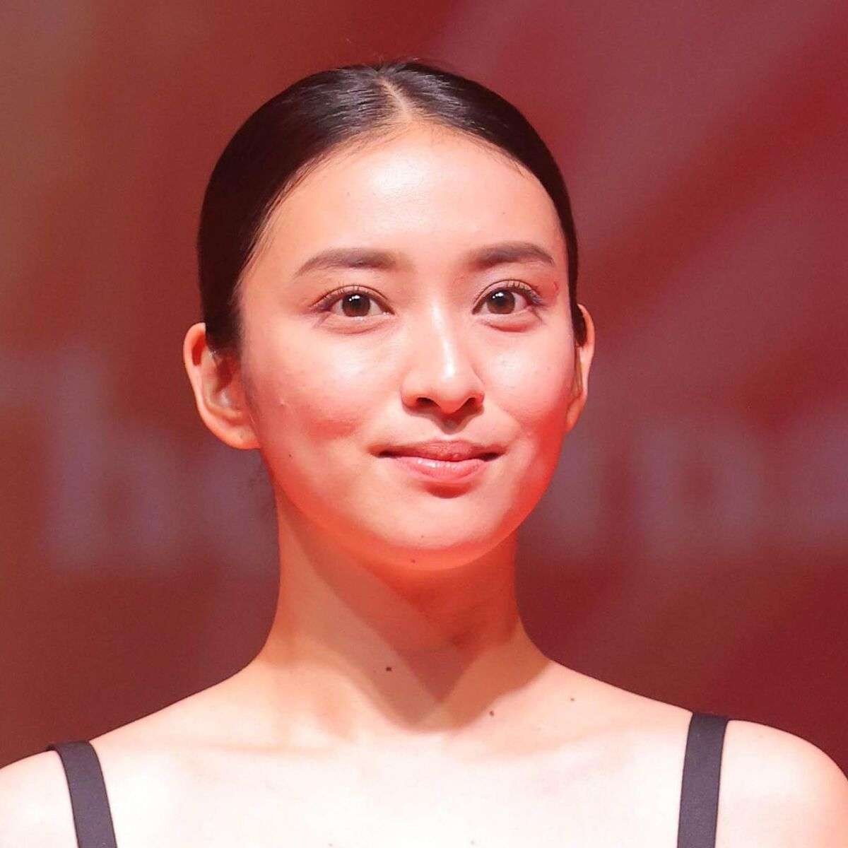 雰囲気ガラリ！３児ママ・武井咲の最新ルックス「なんでも…」「お美しい」夫・ＴＡＫＡＨＩＲＯも反応 - スポーツ報知