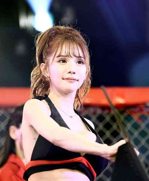 整形総額2600万円のモデルが“前後”を公開…費用の一部は8年間「引越しと警備掛け持ちで」