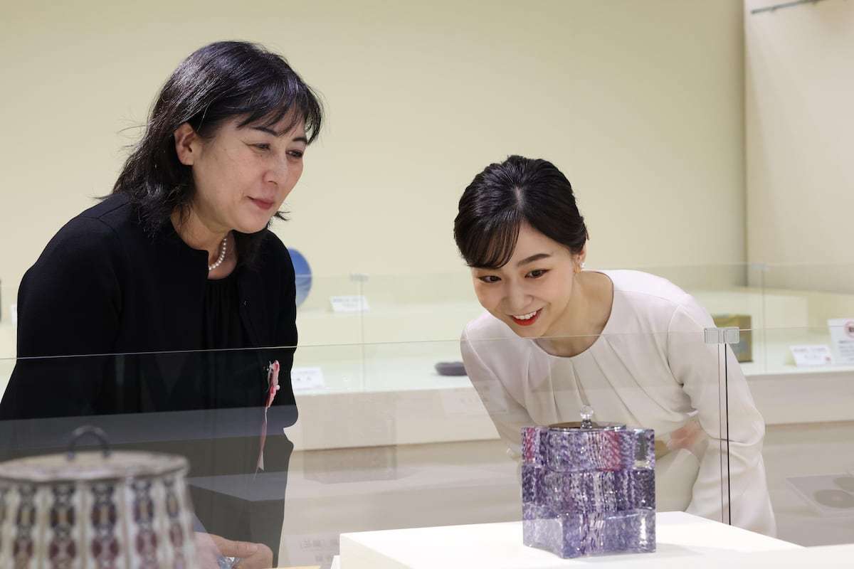 佳子さま、日本伝統工芸展ご鑑賞　総裁賞の重箱に「フジ棚の下を歩いているよう」（産経新聞） - Yahoo!ニュース