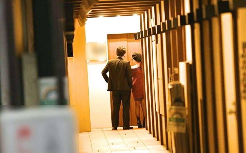 自民党・白須賀衆院議員　緊急事態宣言下に麻布「高級ラウンジ通い」写真